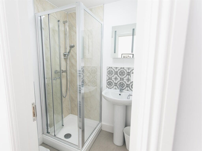 Bathroom 4, The Green W7, London