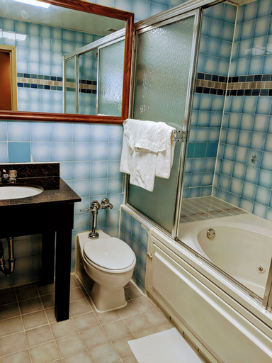 Bedroom 5, Jets Motor Inn, New York