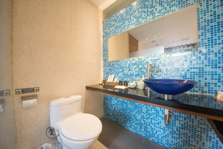 Bathroom 3, Timing House, Nantou