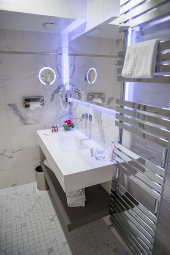 Bathroom 4, Best Western Beausejour, Hautes-Pyrénées