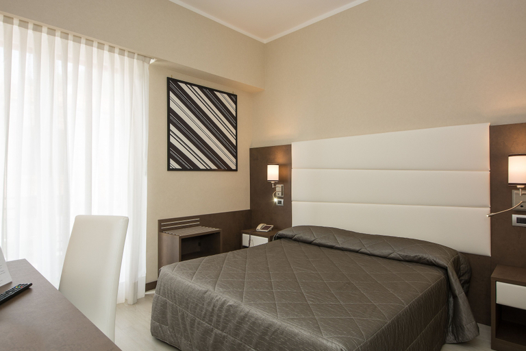 Bedroom 3, Reginna Palace Hotel, Salerno