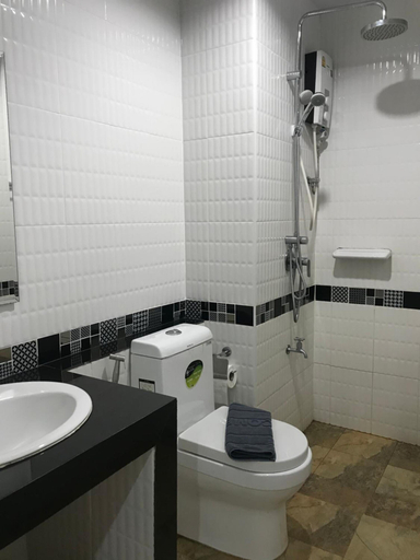 Bathroom 3, TTT Hotel, Hat Yai
