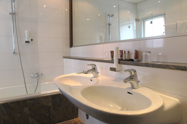 Bathroom 4, Hotel Rappensberger, Ingolstadt