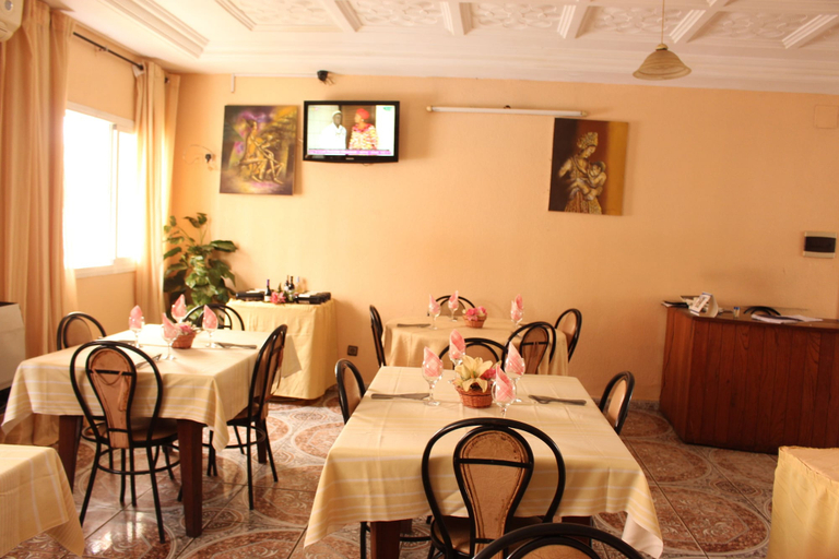 Food & Drinks 4, Hotel Meumi Palace, Mfoundi