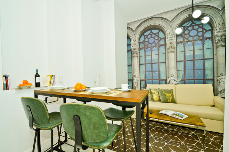 Others 4, NineSuites, Sevilla