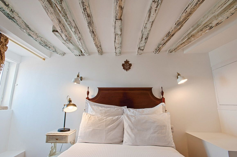 Bedroom 3, Delightful & Quirky 1 Bedroom, Lisbon