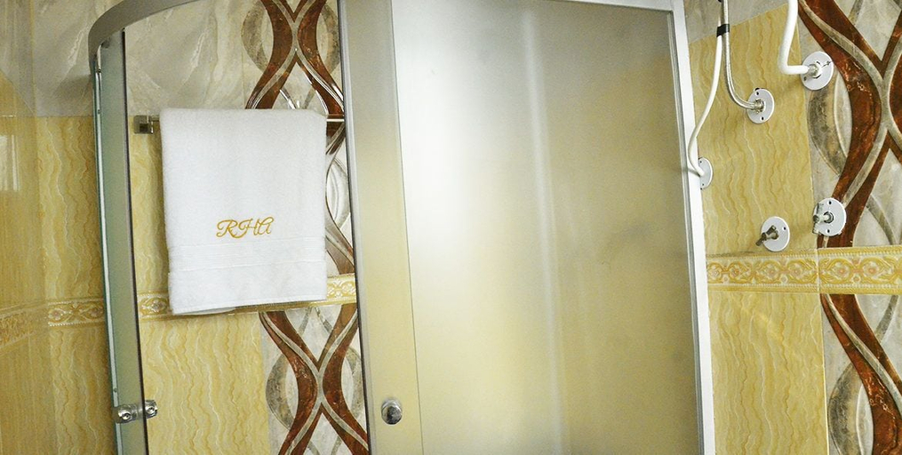 Bathroom 3, Royal Haveala Apartments, Accra