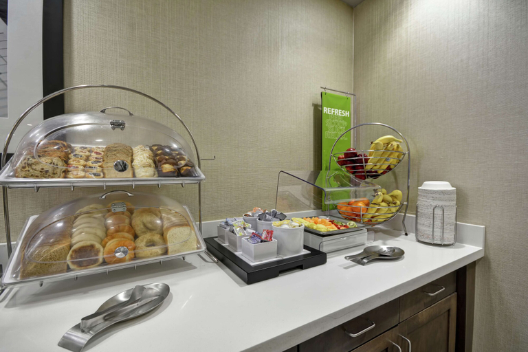 Food & Drinks 4, Hampton Inn Blue Ash/Cincinnati, Hamilton