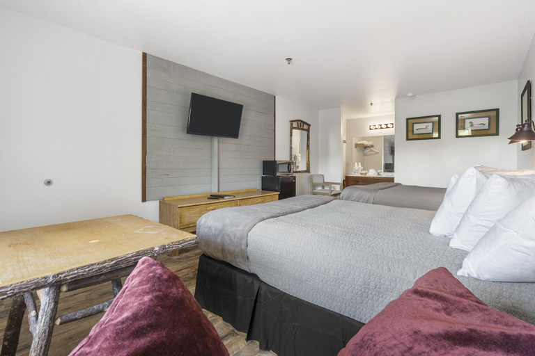Bedroom 4, White Wing Lodge, Stone