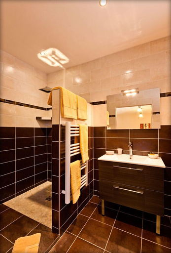 Bathroom 5, Clos de la Gourmandière, Jura