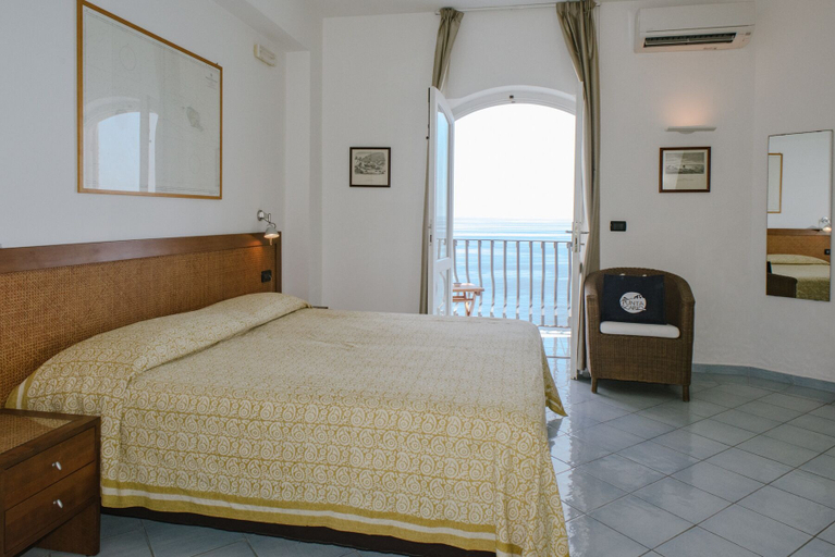 Bedroom 3, Hotel Punta Scario, Messina