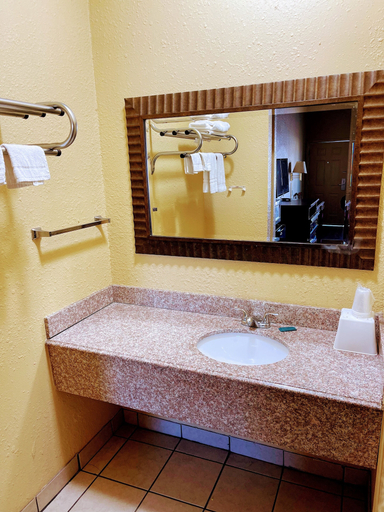 Bathroom 4, Fairview Suites, Mississippi