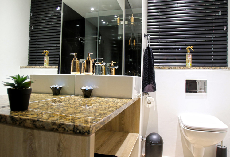Bathroom, 205 New Cumberland, City of Cape Town