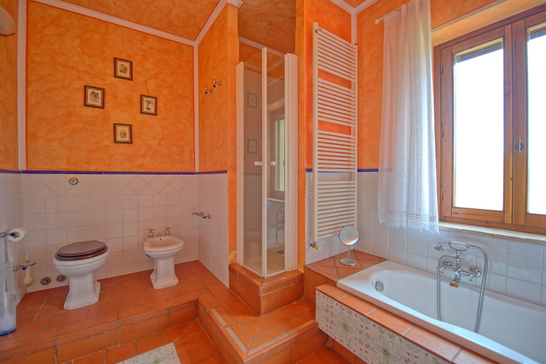 Bathroom 4, Villa Sabrina, Siena