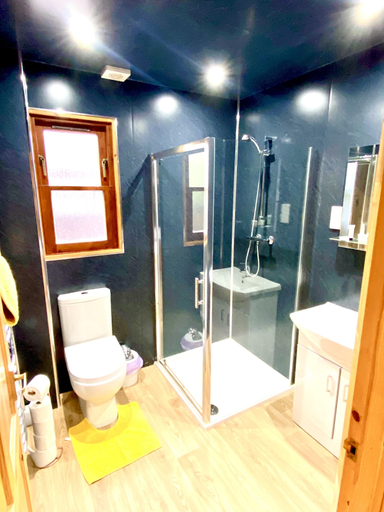 Bathroom 3, Braemar Lodge Cabins, Aberdeenshire