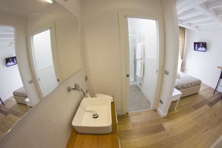 Bathroom 5, Casa Lame, Bologna