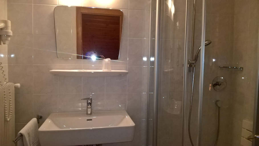 Bathroom 5, Hotel Rodes, Bolzano