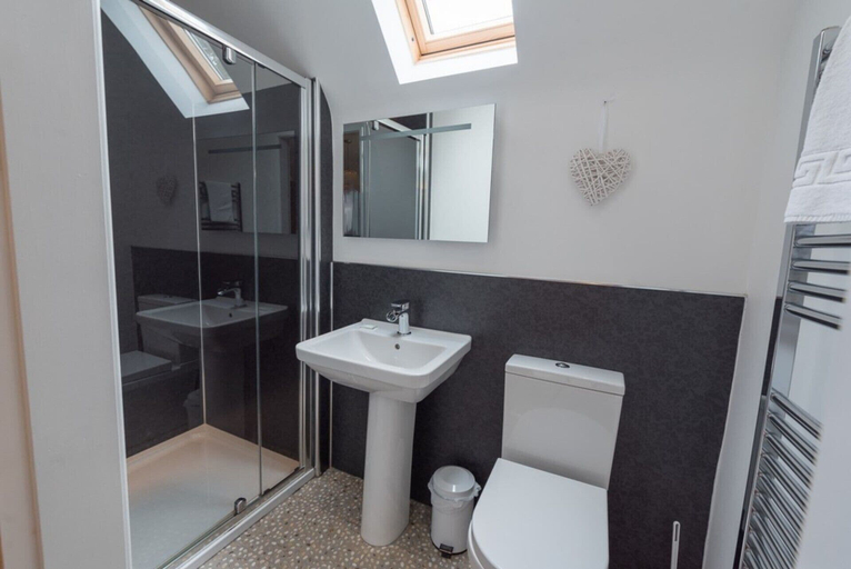 Bathroom 4, Lord Galloway 33, Newton Stewart, Dumfries and Galloway