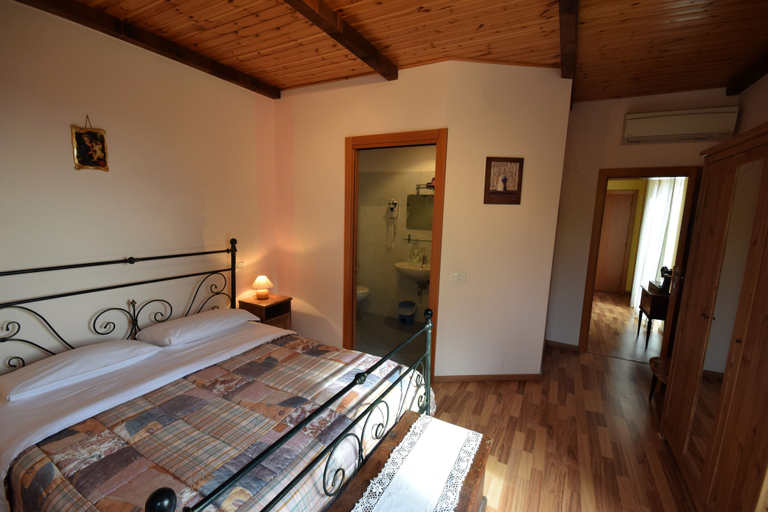 Bedroom 3, Agriturismo Al Rifugio DiVino, Ancona