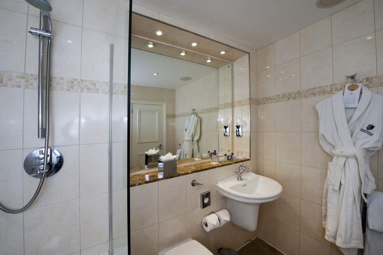 Bathroom 4, Macdonald Burlington Hotel, Birmingham