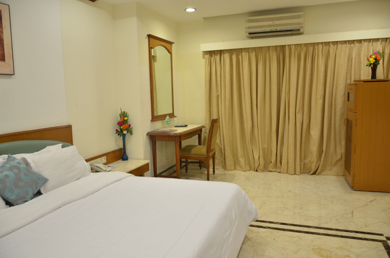 Bedroom 3, Garden Hotel, Mumbai City