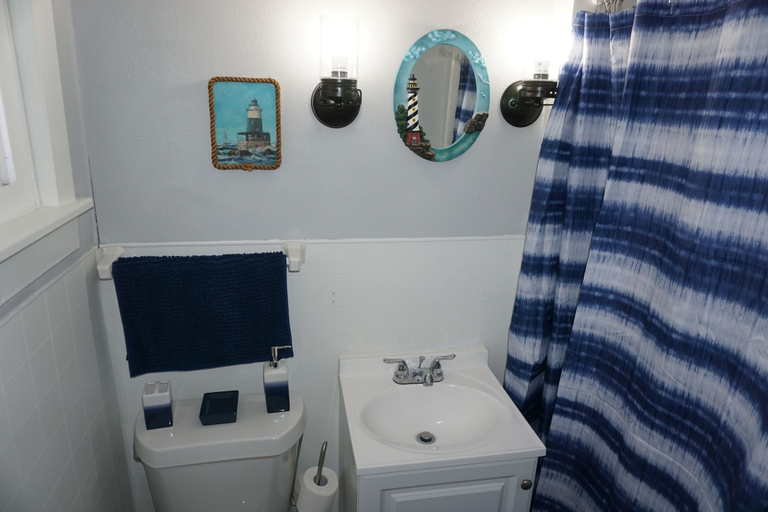 Bathroom 3, Charlevoix House - The Northside, Charlevoix