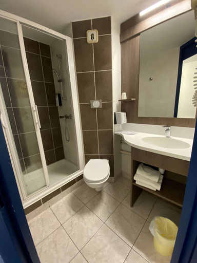 Bathroom 4, Kyriad Evreux - Netreville, Eure