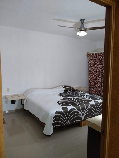 Bedroom 2, Casa Olivos, Compostela