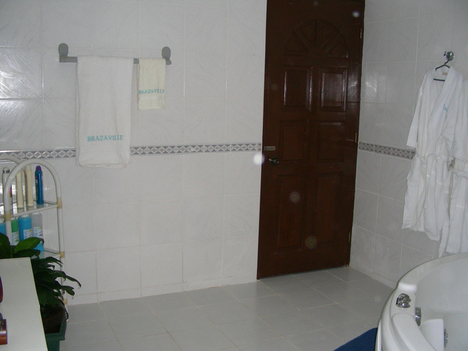 Bathroom 5, Brazaville Beach Resort, Hinoba-An