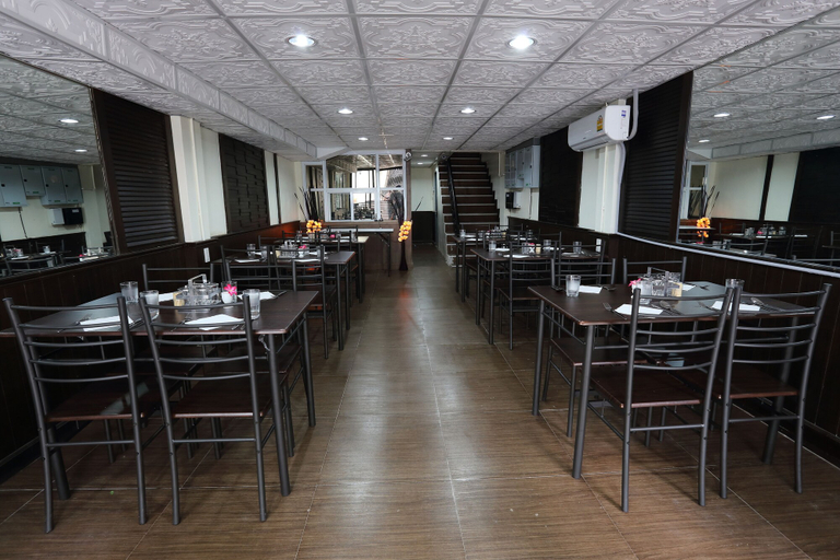 Food & Drinks 5, Sukhumvit 20 Guest House, Khlong Toey