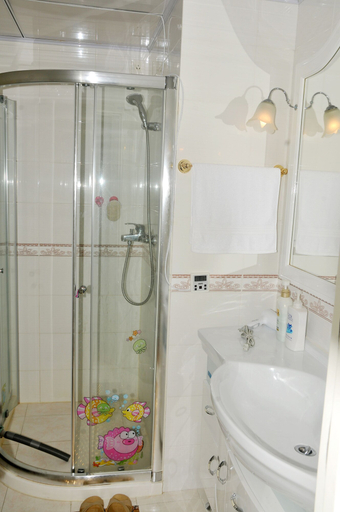 Bathroom 4, Dalian Xiuzhu Building Apartment, Dalian