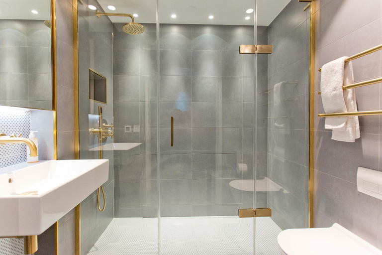 Bathroom 3, Luxury Royalty Mews, London