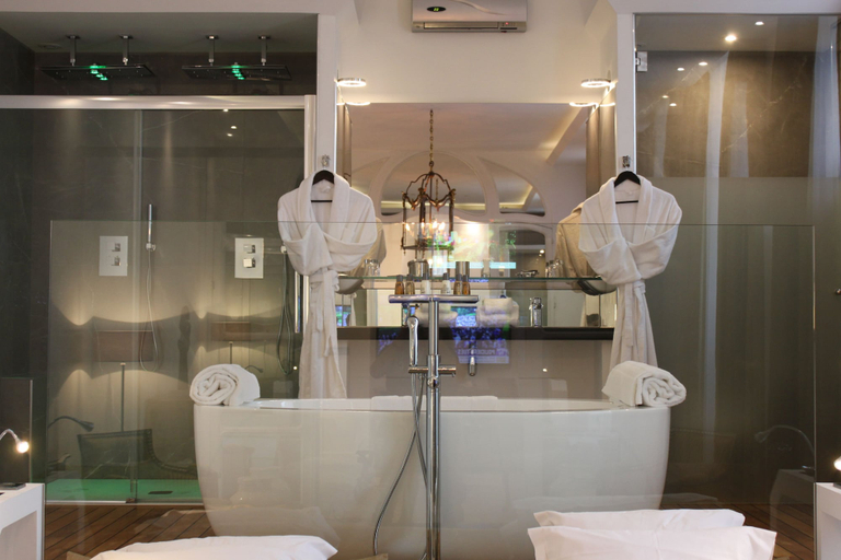 Bathroom 5, Résidence de la Porte d'Arras, Nord