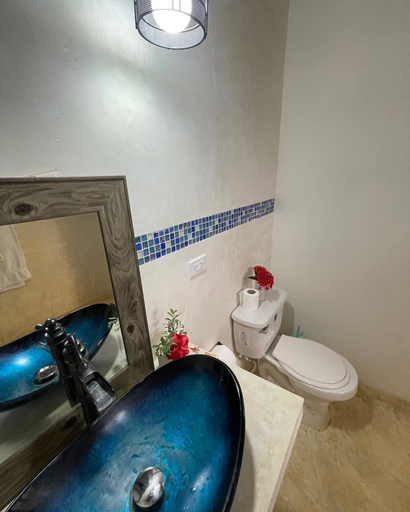 Bathroom 3, Bak A Yaad