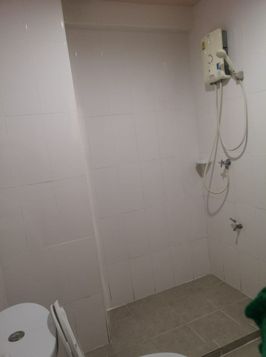 Bathroom 4, OYO 75414 KJS Pattaya, Pattaya