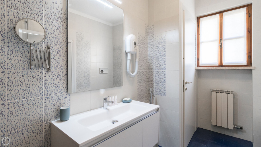 Bathroom 4, Italianway - Il Borgo apartments, Savona