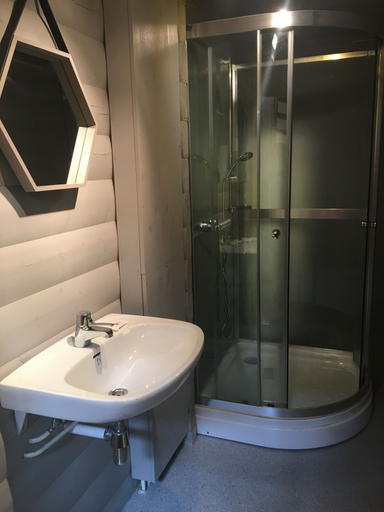 Bathroom 4, Øen Turistsenter Apartments, Hol