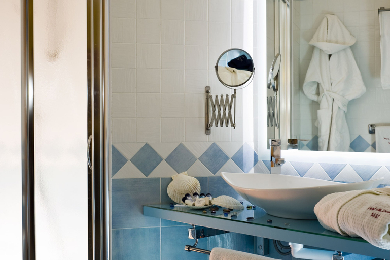 Bathroom 5, Hotel Villa Durrueli Resort & Spa, Napoli