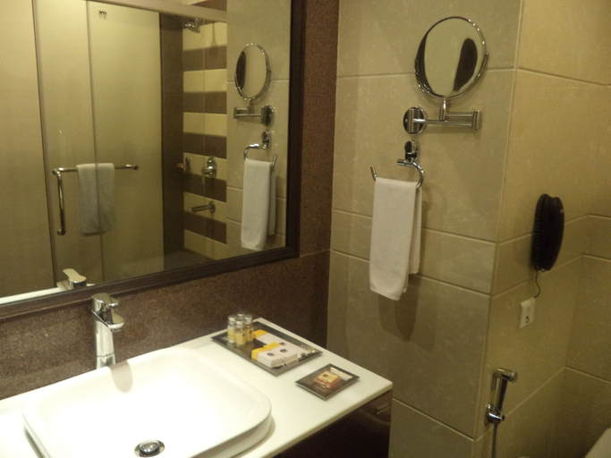 Bathroom 3, Clarion Inn Stella, Bathinda