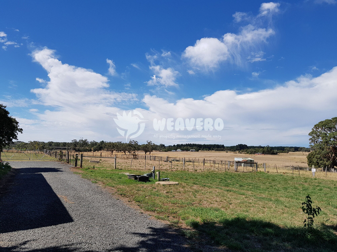 Others 5, Impressive Hobby Farm Close in Bungaree, Moorabool - West