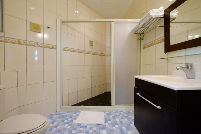 Bathroom 4, Kenting Haiye Guest House, Pingtung