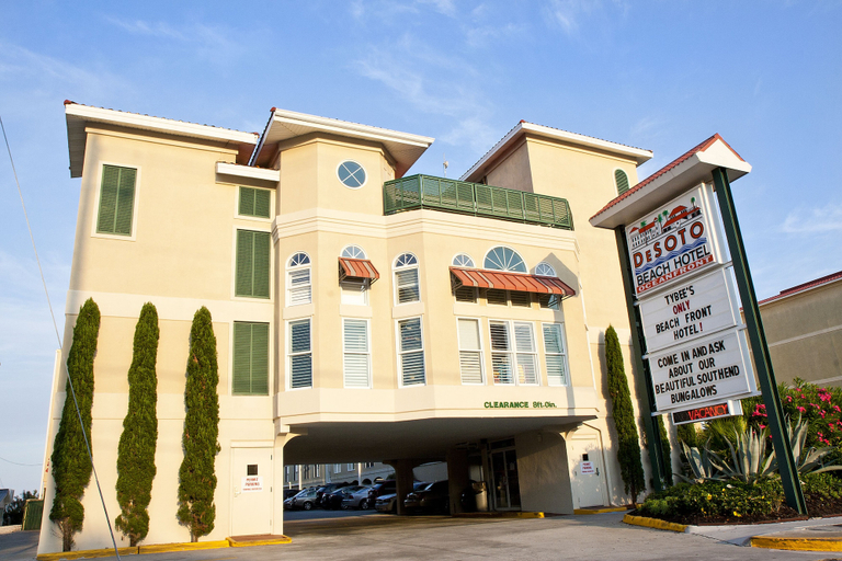 Exterior & Views 2, DeSoto Beach Hotel, Chatham