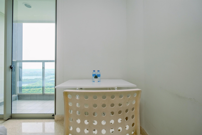 Bathroom 3, Elegant Studio with Pool and Sea View at Gold Coast Apartment, Jakarta Utara
