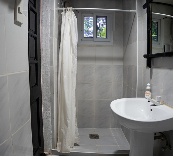 Bathroom 4, Hippocampus, Daanbantayan