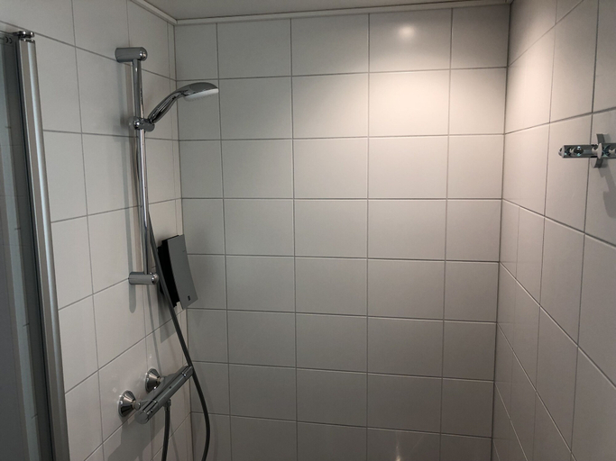 Bathroom 5, Pilot Airport Hotel, Uusimaa