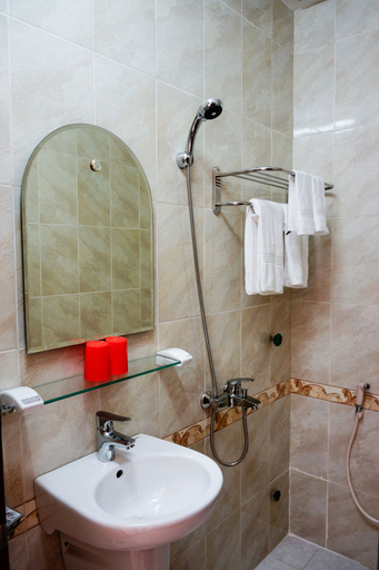 Bathroom 2, Lucky Star hotel, Da Nang