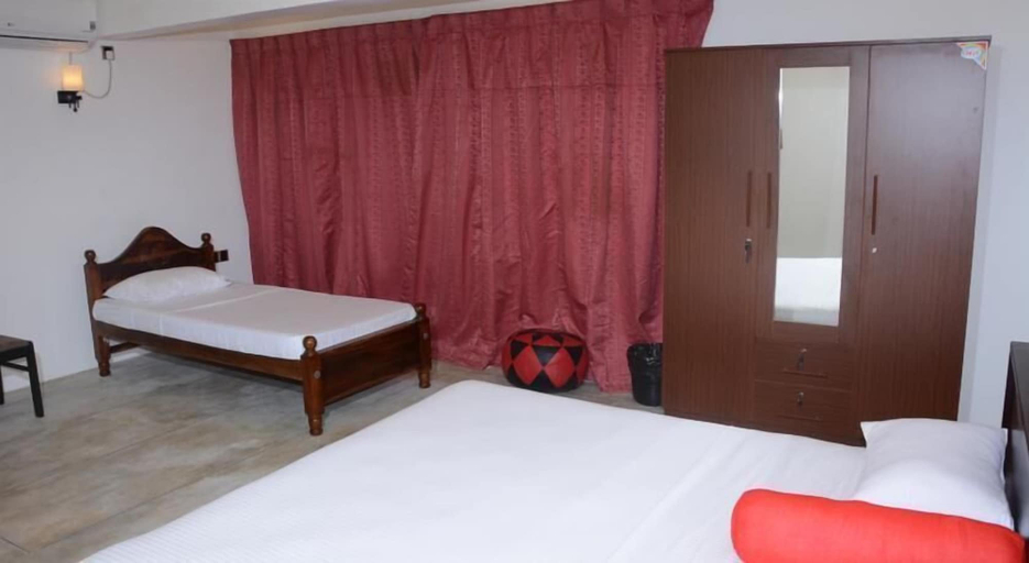 Bedroom 4, Hotel Tobiko, Trincomalee Town and Gravets