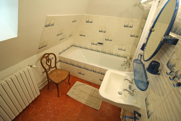 Bathroom 5, Domaine de Bort, Haute-Vienne