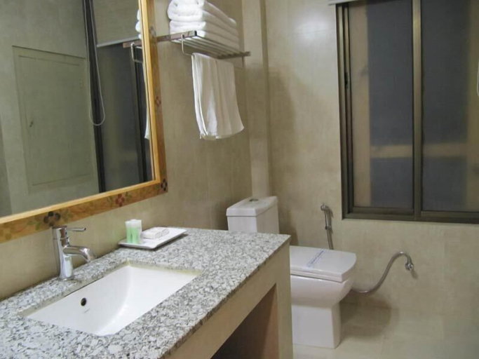 Bathroom 3, ZHINGKHAM RESORT, Guma