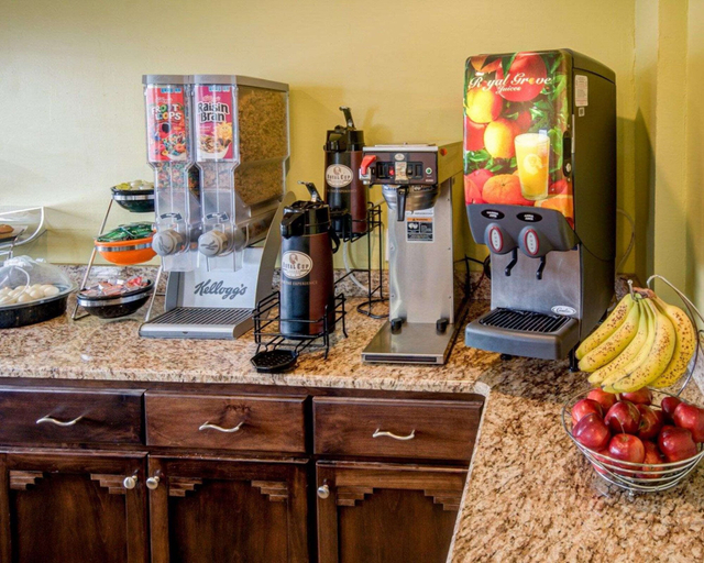 Food & Drinks 5, Econo Lodge Albuquerque East, Bernalillo